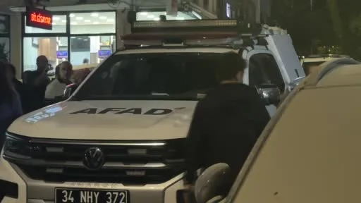 Küçükçekmece’de kentsel dönüşümdaki bina çöktü: 2 kişi yaralandı