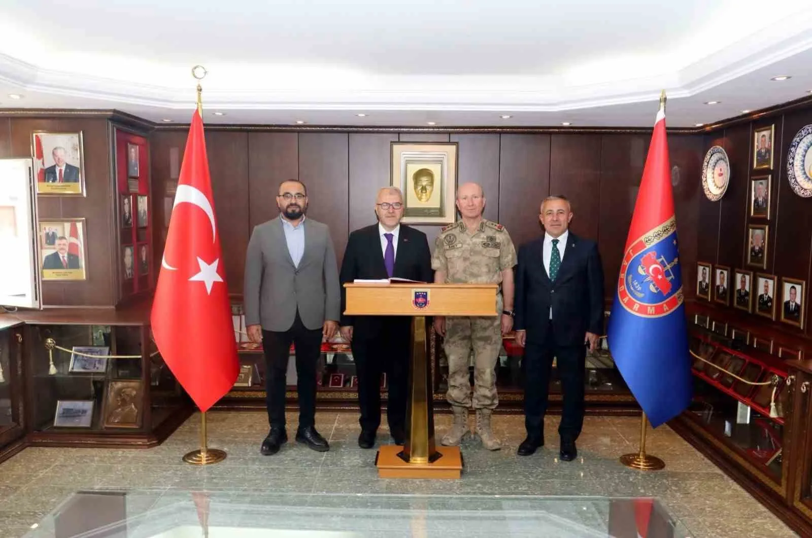 AK Parti heyeti Bilecik Jandarma Eğitim Komutanı İlbey ile bir araya geldi