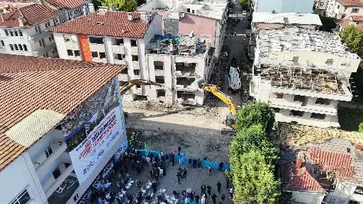 Marmara depreminin izleri yıkılıyor: 718 bağımsız bölümlük dönüşüm başladı