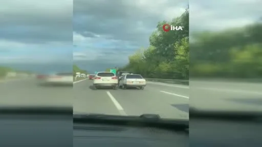 Otoyol üzerinde tehlikeli hareketler kameraya yansıdı