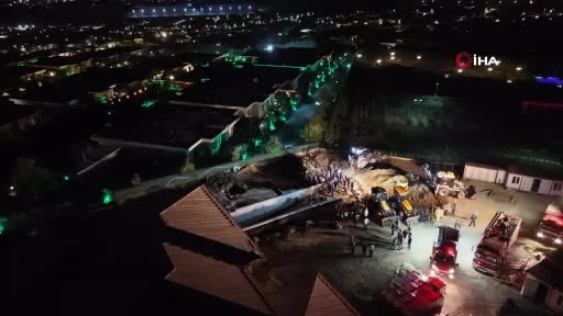Büyükçekmece’de göçük altında kalan 1 kişiyi kurtarma çalışmaları sürüyor
