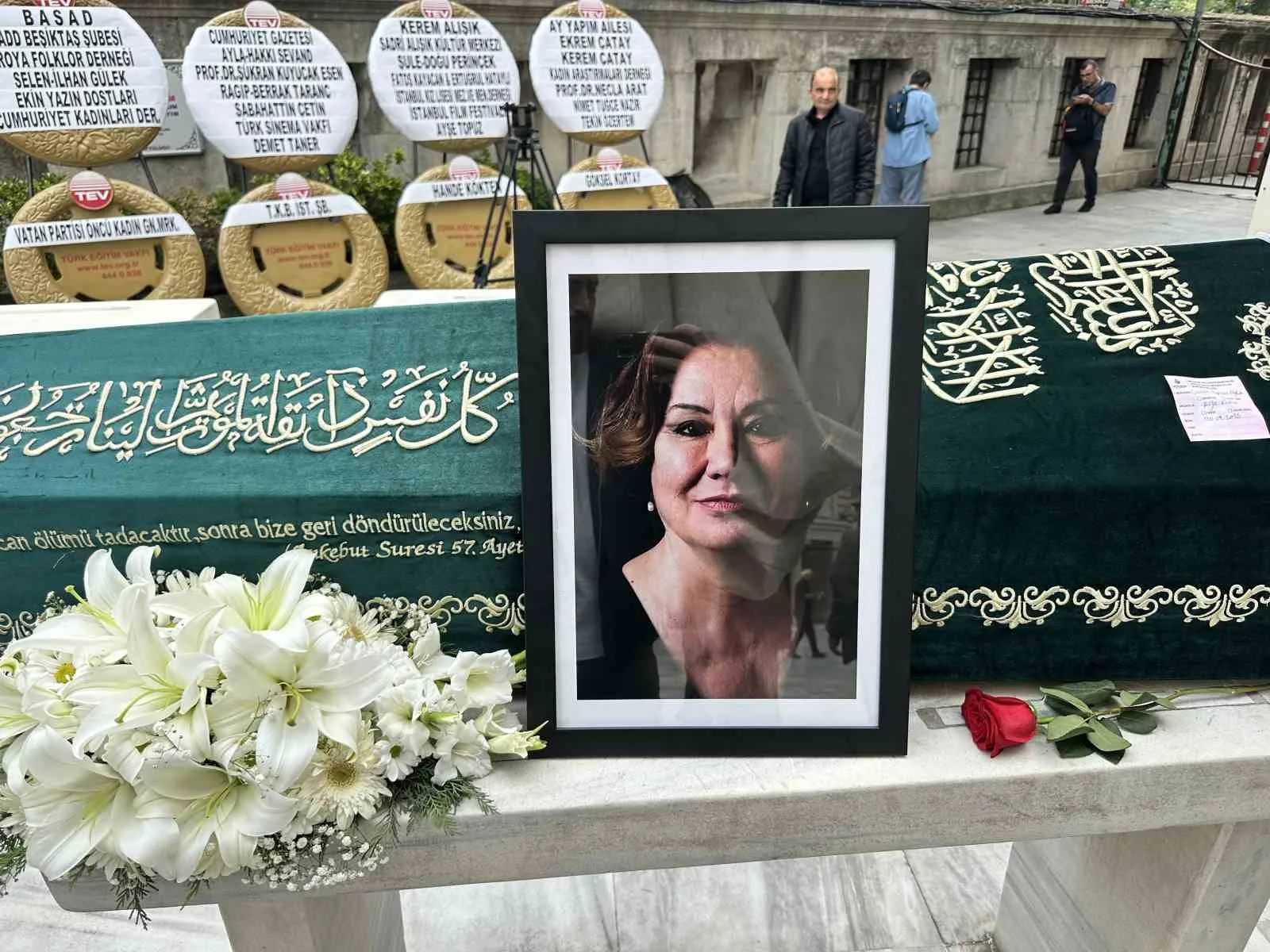 Oyuncu Gülsen Tuncer son yolculuğuna uğurlandı