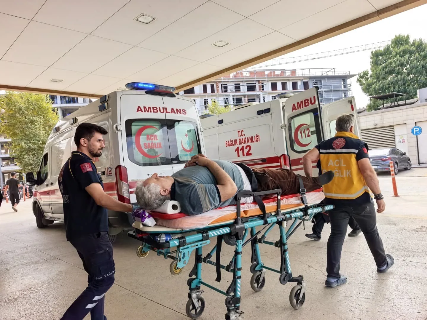 İnegöl’de çatıdan düşen kişi ağır yaralandı