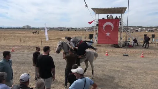 Ayvalık’ta rahvan at yarışlarında 100 at piste çıktı