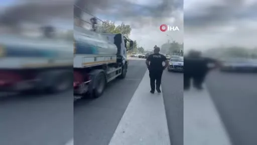 Avcılar’da park halindeki araç alev alev yandı
