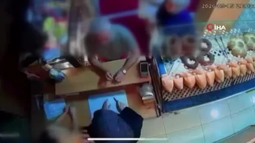 Bağcılar’da kadın fırıncı, çocuklarının gözü önünde darbedildi
