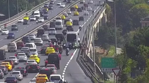 15 Temmuz Şehitler Köprüsü’nde metrobüs ile motosiklet kazaya karıştı: 1 yaralı