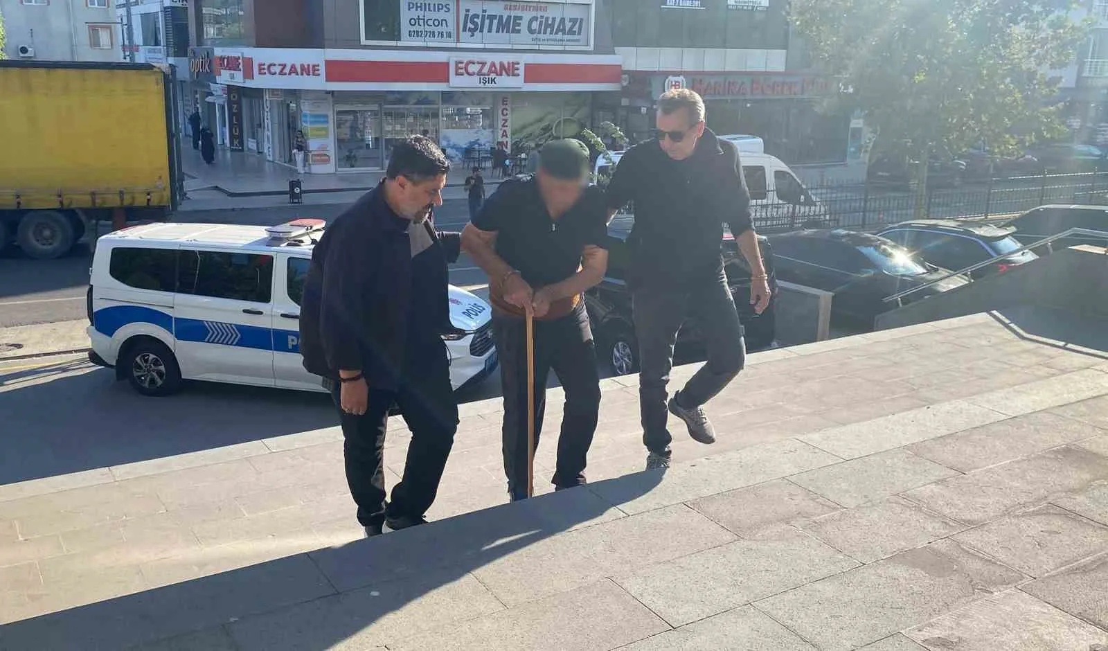 Eşini öldüren 78 yaşındaki Ünlü, hakim karşısında