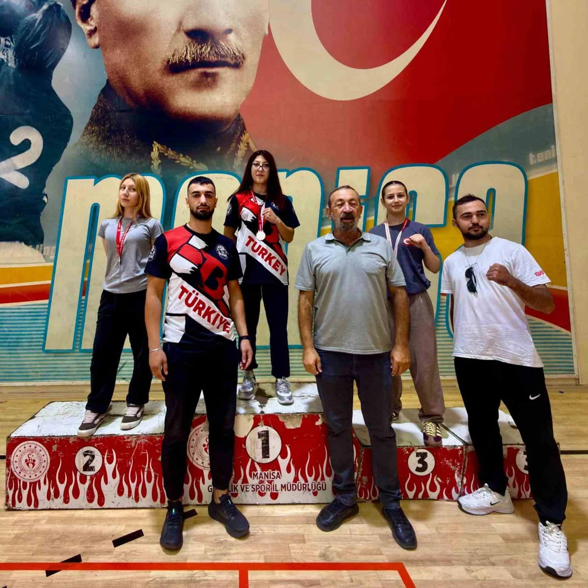 Bilecikli sporcular Muaythai Zafer Kupası’nda 8 derece elde etti