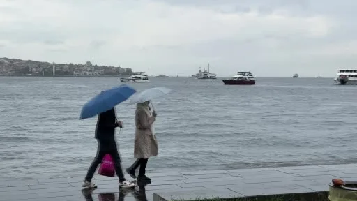 İstanbul’da sonbahar yüzünü gösterdi, beklenen yağmur etkili olmaya başladı