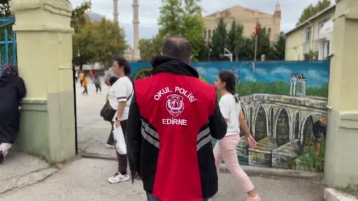 Edirne’de polis ekipleri okul çevrelerinde kuş uçurtmuyor