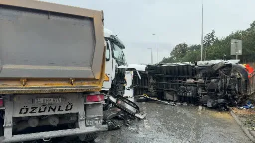 Arnavutköy’de yağışlı havada kaza: 2 yaralı