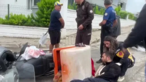Bursa’da kuryenin önüne aniden çıkan araç kazaya neden oldu