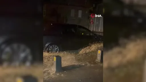 Eyüpsultan’da caddeler göle döndü, sürücüler zor anlar yaşadı