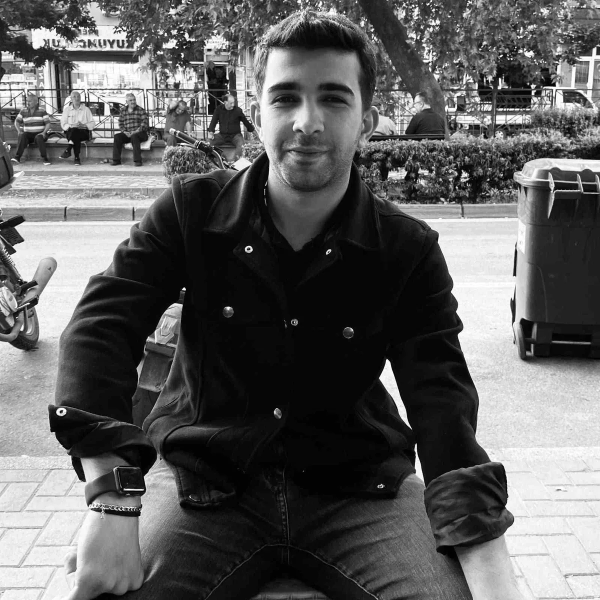 Bursa’da iki otomobil kafa kafaya çarpıştı: 1 ölü, 1 ağır yaralı