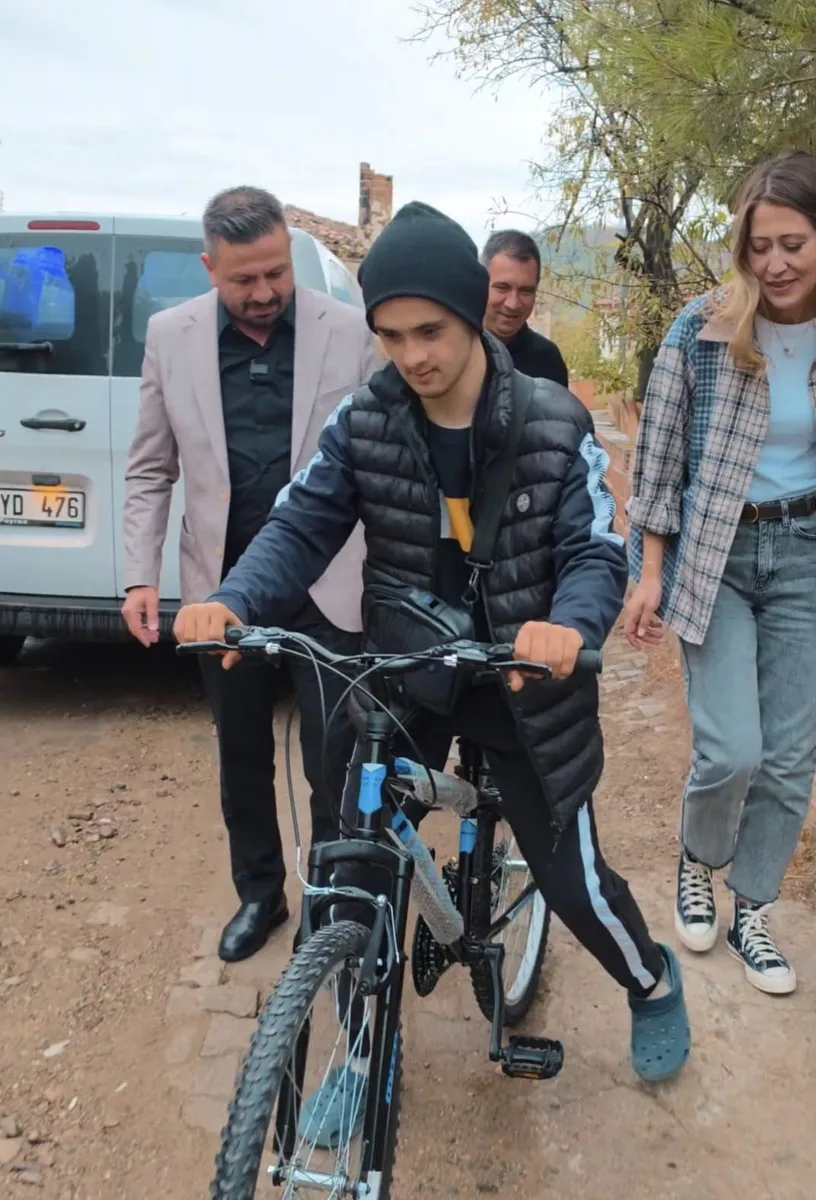 Özel vatandaşın bisiklet hayalini Başkan Aydemir tarafından gerçekleştirdi