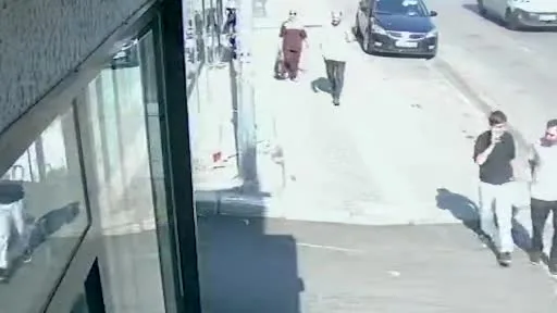 Bursa’da eşiyle yürürken silahlı saldırıya uğradı