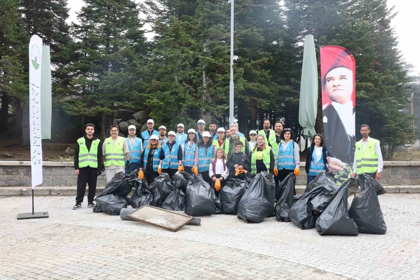 Osmangazi’de gönüllüler Uludağ için el ele verdi
