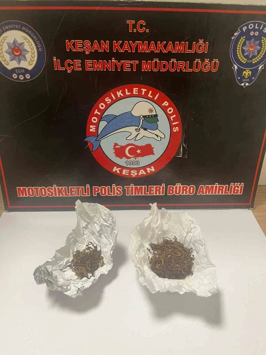 Keşan’da polisin denetimlerinde uyuşturucu ve ruhsatsız tabanca ele geçirildi