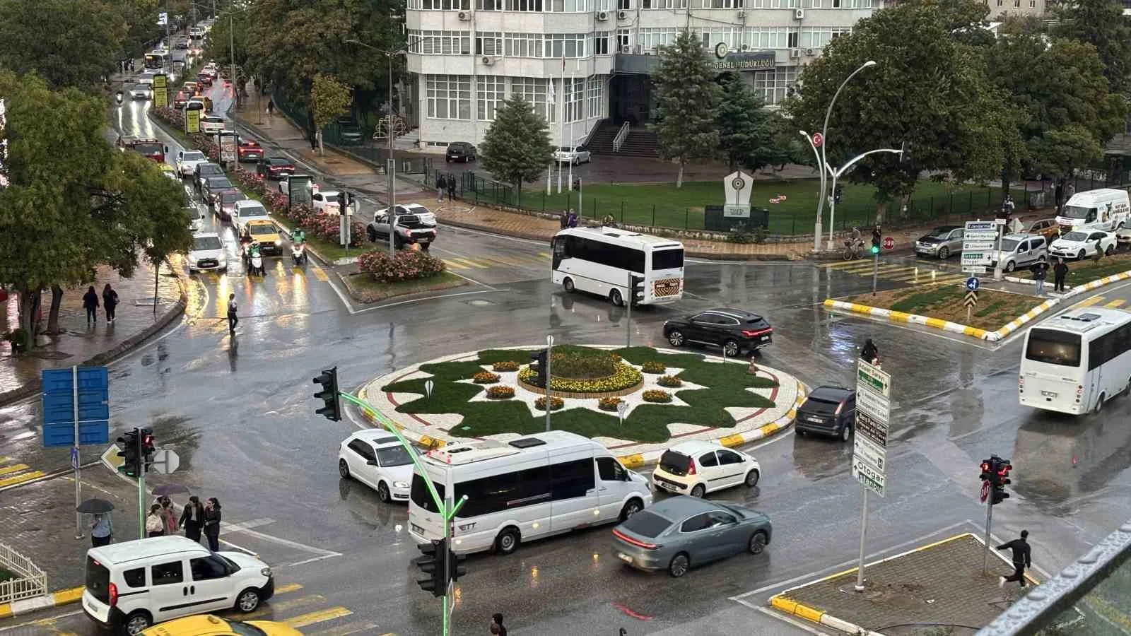 Edirne’de sağanak yağış etkili oldu