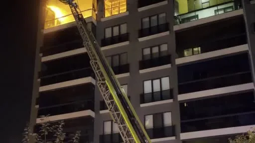 Bursa’da apartman dairesinde yangın: 4 kişi dumandan etkilendi