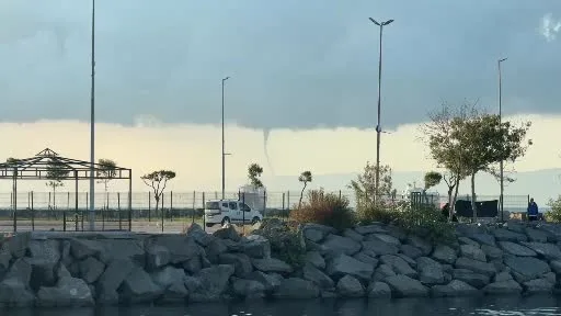 İstanbul’da sabah saatlerine hortum görüldü