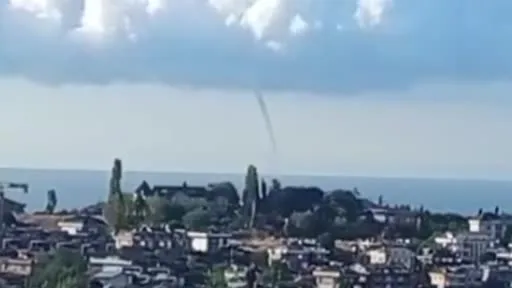 İstanbul’da hortum böyle görüntülendi