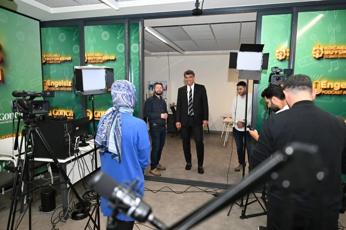 Başkan Kocaman, Gonca Engelsiz Yaşam Merkezi’nde öğrencilerle buluştu