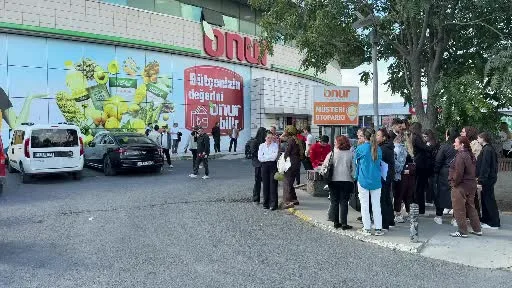 Küçükçekmece’de otoparkta elektrikli araç yangını paniği: Bina tahliye edildi