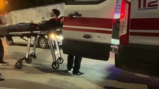 Bursa’da kontrolden çıkan motosiklet park halindeki araca çarptı: 2 yaralı