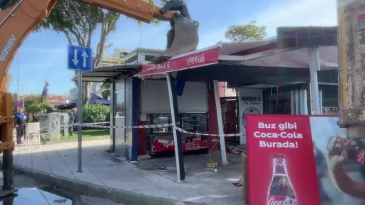 Mahkeme kararının ardından Mudanya’daki büfe yıkıldı