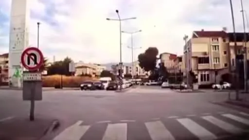 Hatalı dönüş yapan otomobil kazaya neden oldu