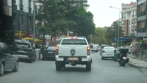 Maltepe Belediyesi zabıta ekipleri, okul önünde bıçak satan seyyar satıcıya müdahale etti