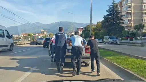 Bursa’da zabıta ekiplerinden örnek davranış