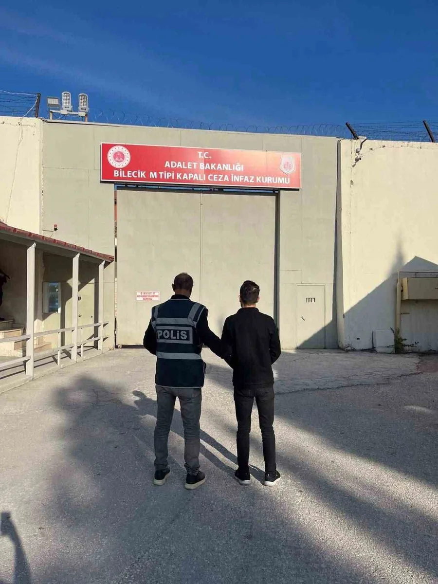’Adınıza kredi çekildi’ dedi, 6 bilezik ve altınları aldı