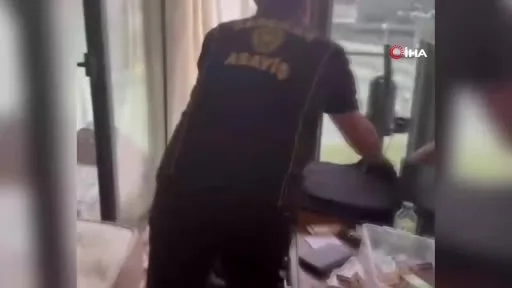 Bağcılar’da çeşitli suçlardan aranan ve haklarında kesinleşmiş hapis cezası bulunan şahıslar yakalandı