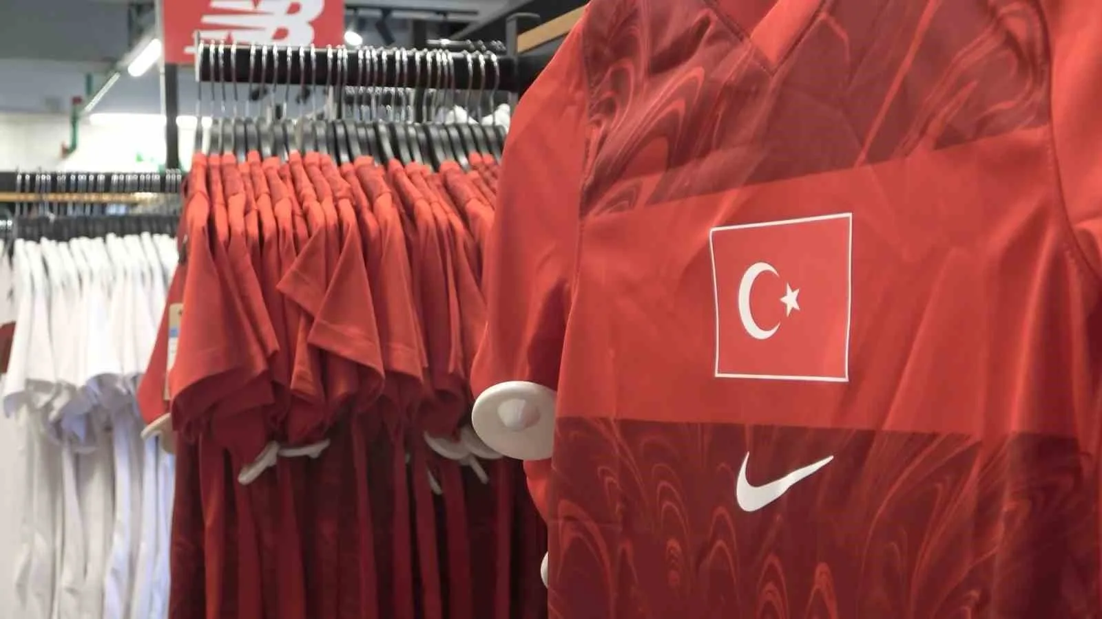 Ay yıldızlı formalar Bursastore’da satışa çıktı