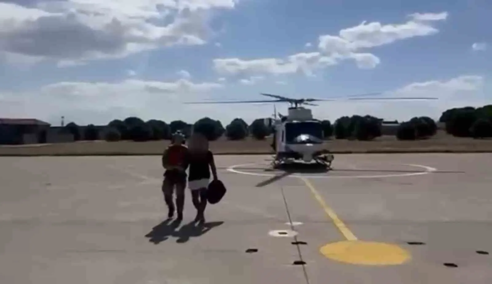 Koyun Adası’nda mahsur kalan 2 kişi Sahil Güvenlik helikopteriyle kurtarıldı