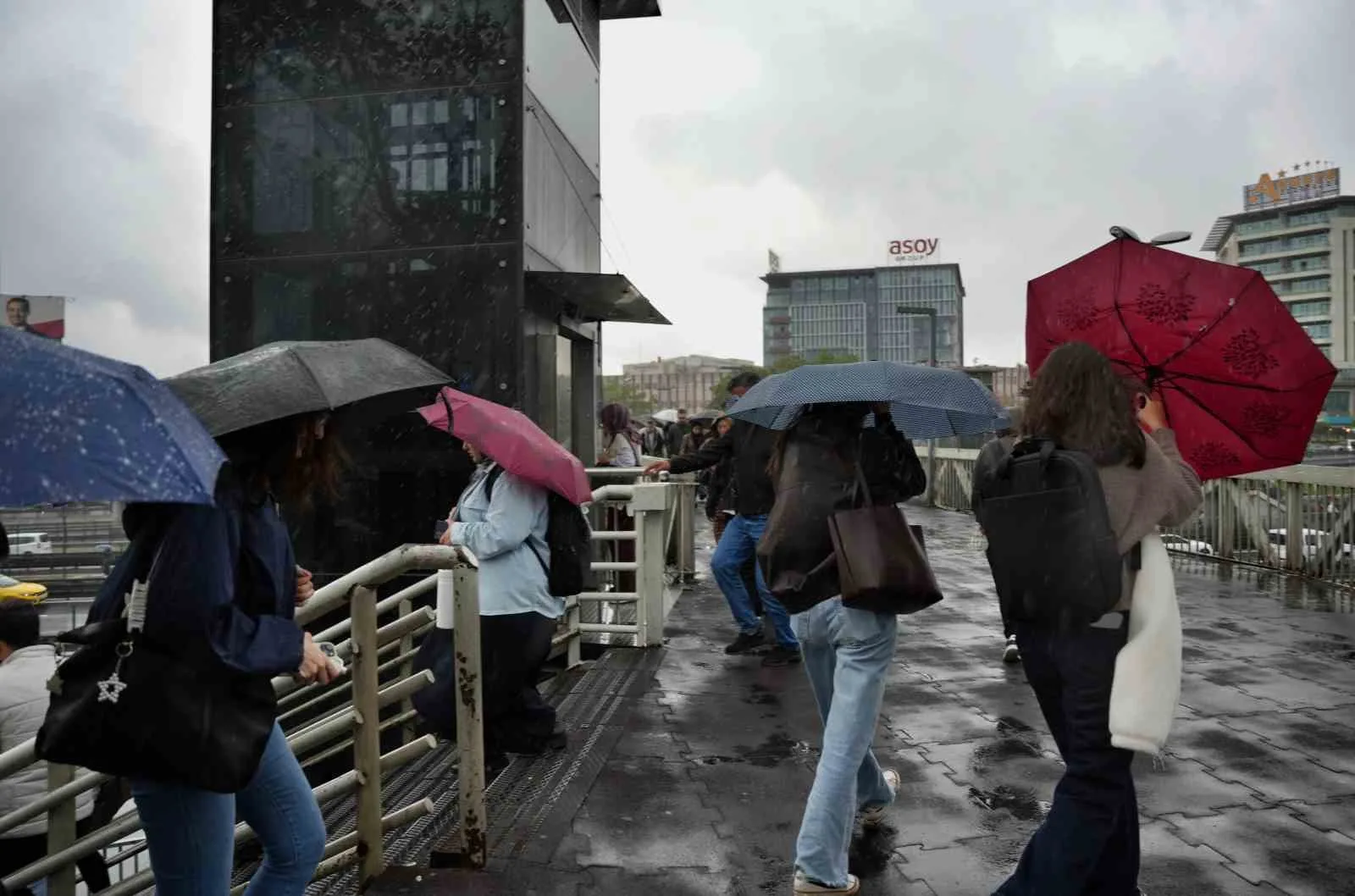 İstanbul’u sağanak yağış etkili oluyor