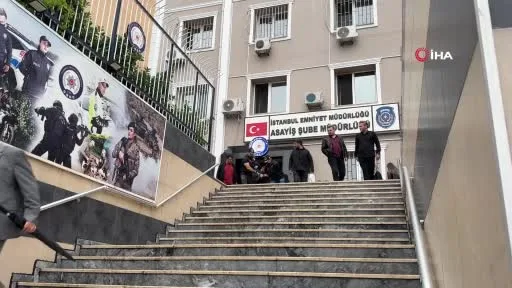 Eyüpsultan Camii’nde silah sesinin yükseldiği olaya ilişkin gözaltına alınan 2 şüpheli adliyeye sevk edildi