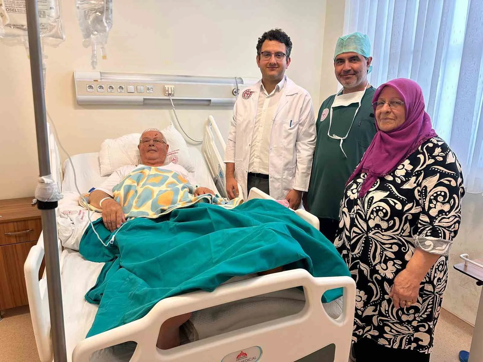 Saray Devlet Hastanesi’nde bir ilk: Total diz protezi ameliyatları gerçekleştirildi