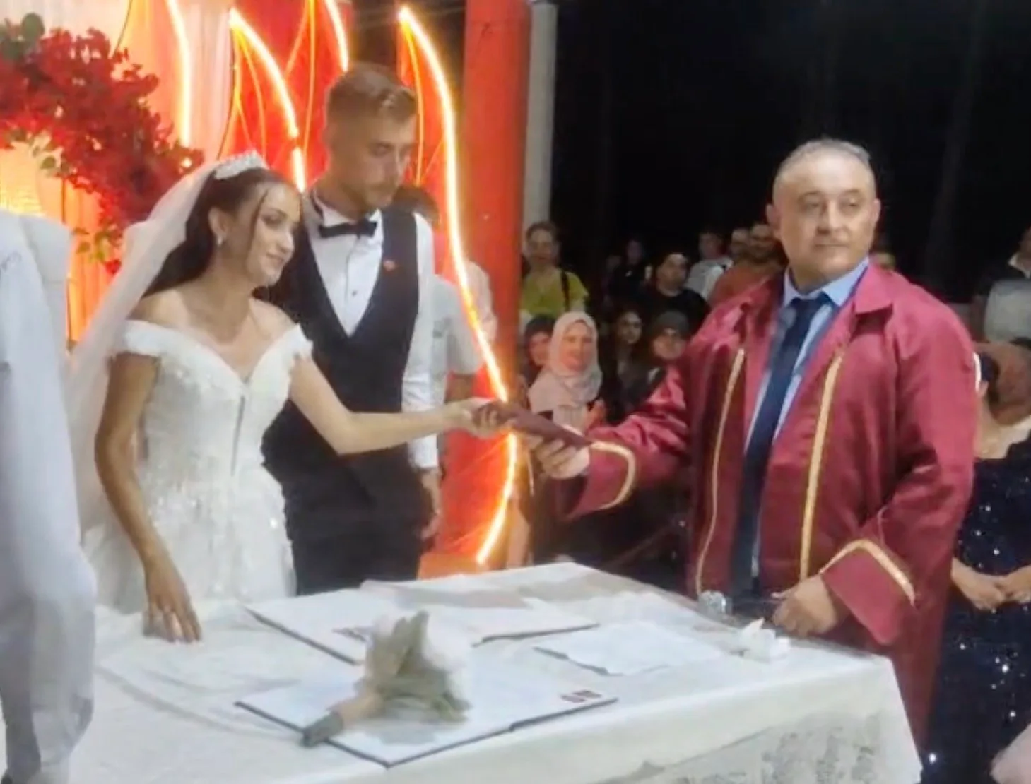 Gelibolu’da nikah memuru kendi kızının nikahını kıydı