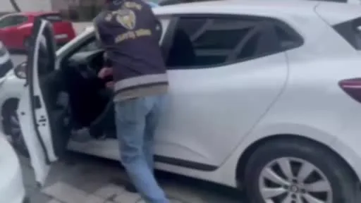 Maltepe’de zula araç operasyonu: 770 gram uyuşturucu ve nakit para ele geçirildi