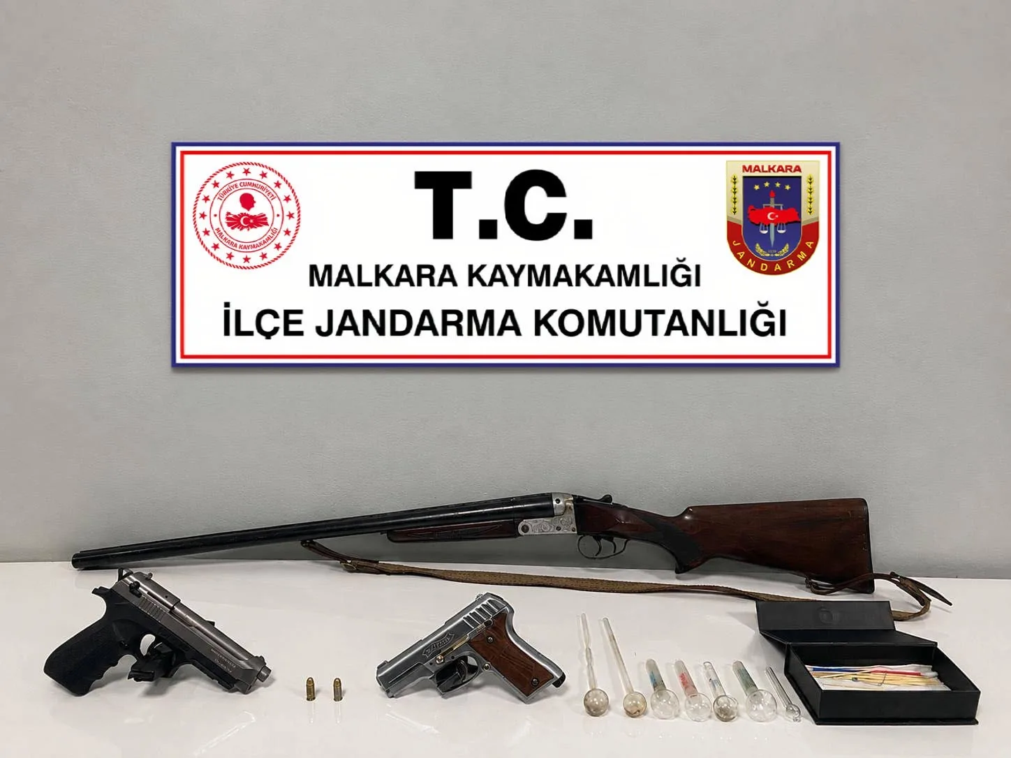 Malkara’da jandarma operasyonunda silah ve uyuşturucu aparatları ele geçirildi