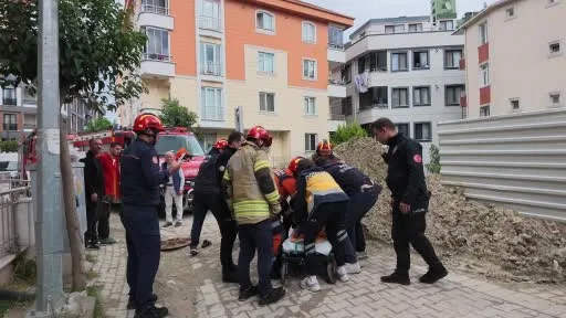 Avcılar’da yaşlı kadın üzerine bastığı rögar kapağının açılmasıyla, 4 metre aşağıya düştü