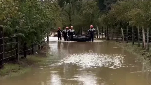 Sakarya’yı sağanak yağış vurdu: Yollar göle döndü, sürücüler zor anlar yaşadı