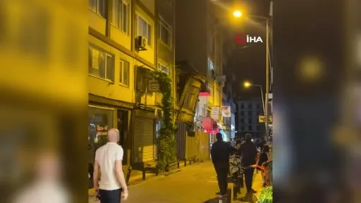 Bakırköy’de metruk binanın çökme anı kamerada