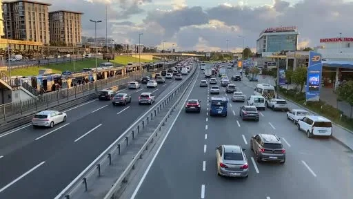 İstanbul’da yağışların bitmesiyle trafik normal seyrine döndü