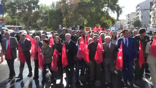 Dünya Yaşlılar Günü yürüyüşle kutlandı