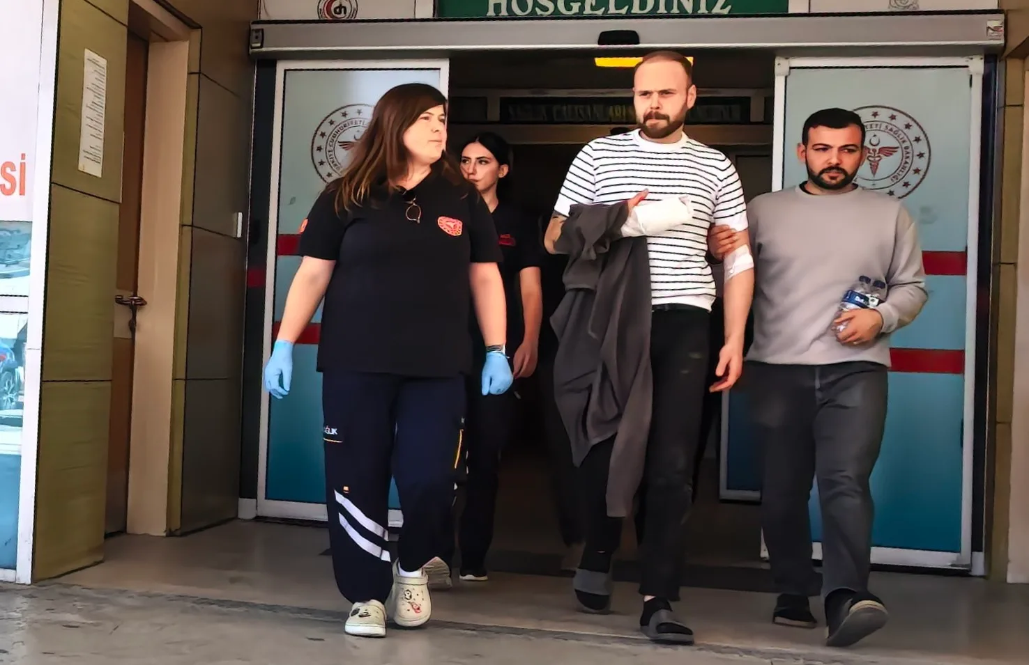 Elini daire testeresine kaptırdı, 3 parmağı yaralandı